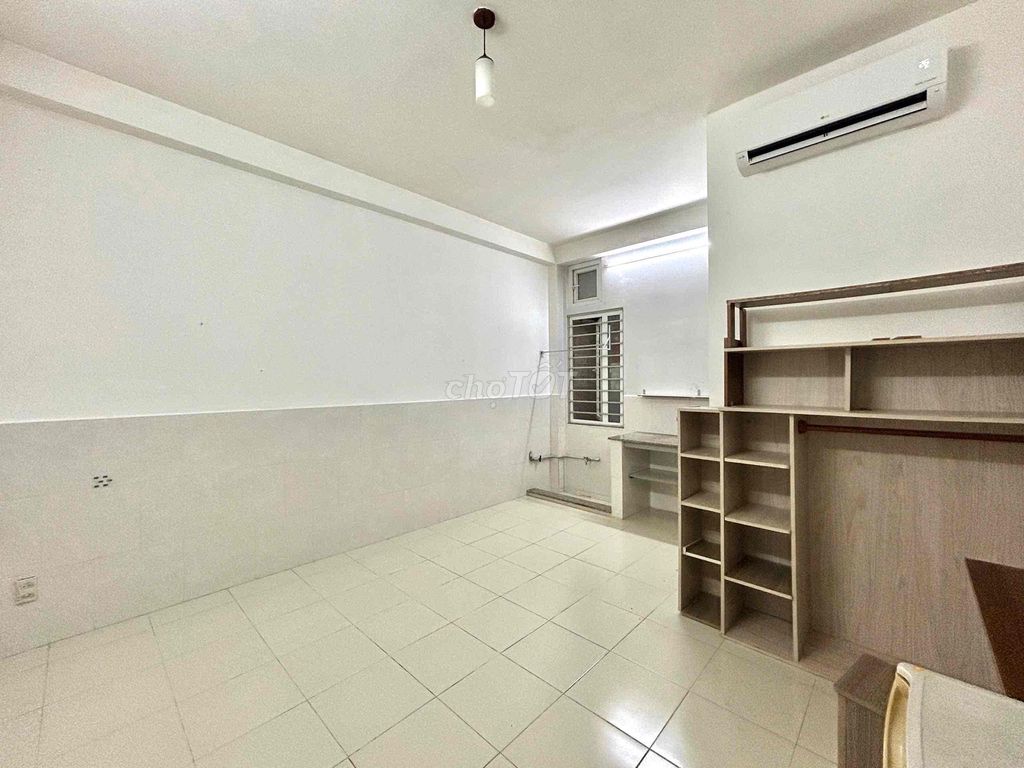 STUDIO CỬA SỔ TRỜI SẴN MÁY LẠNH GẦN BẾN XE Q8