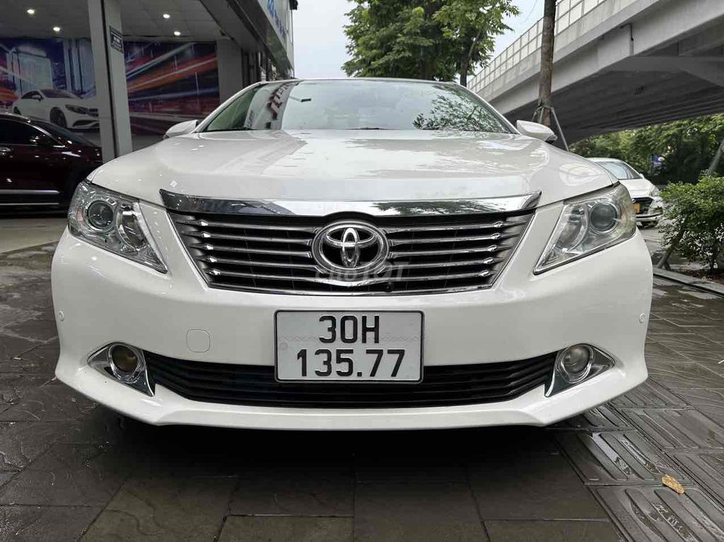 Toyota Camry 2014 2.5Q - 90000 km