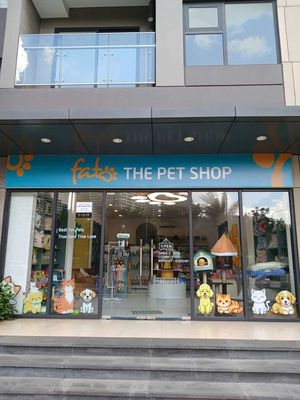 Nhân viên bán hàng Pet Shop