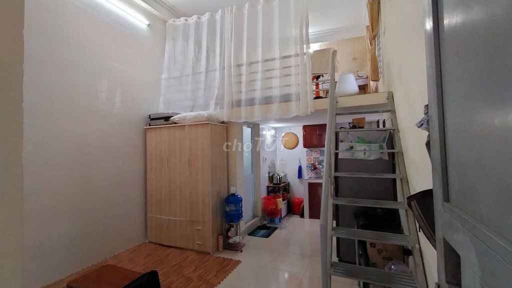 Изолированная комната, просторный чердак 8 м², район Thanh Xuân