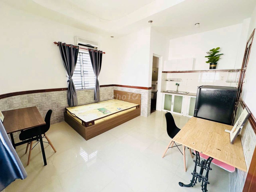 Studio Full Nội Thất 2 Cửa sổ Lớn 30m2 Thoáng ở sau Vạn Hạnh Mall Q10