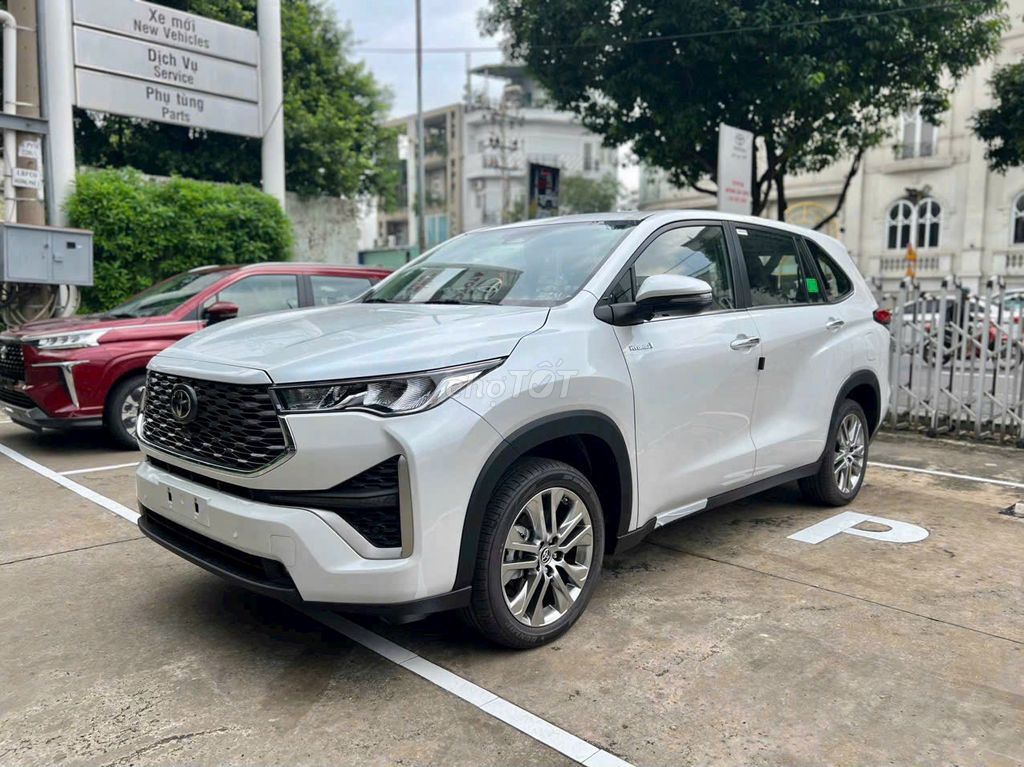 INNOVA CROSS HYBRID - xe giao ngay GIÁ TỐT. Mua bán Ô tô tại Quận 12 Tp Hồ Chí Minh được đăng bởi Hiếu Toyota Quận 12 hình 2
