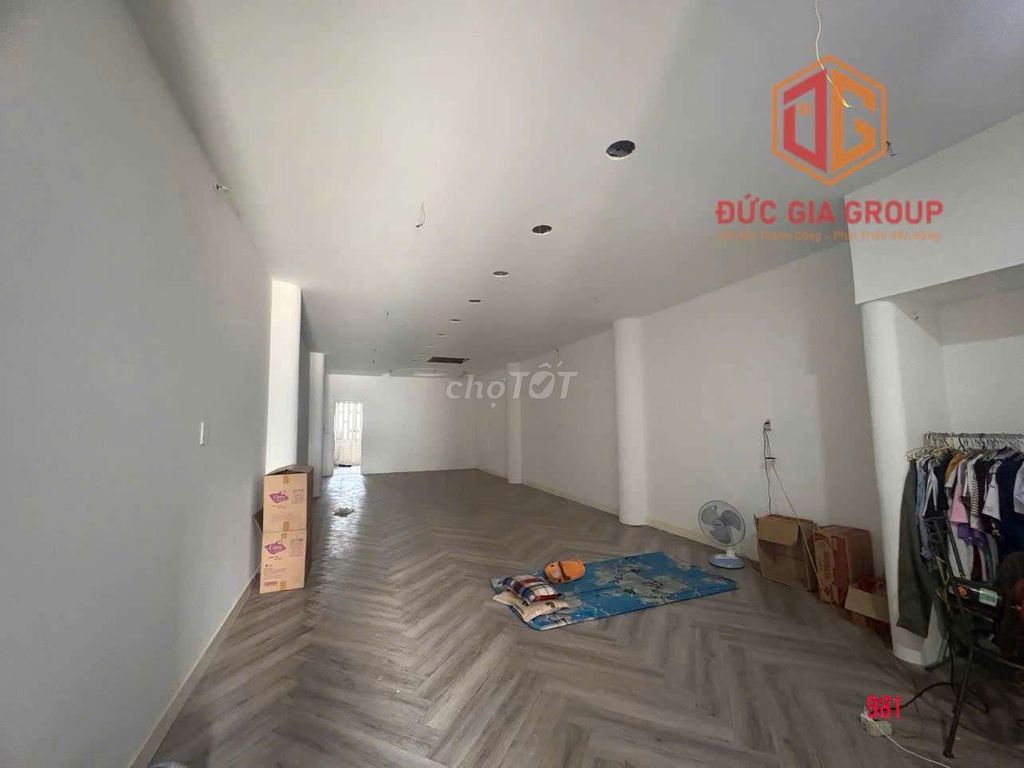 Nhà đẹp 1T2L mặt tiền đường Nguyễn Ái Quốc gần bv 7B giá 20tr/tháng