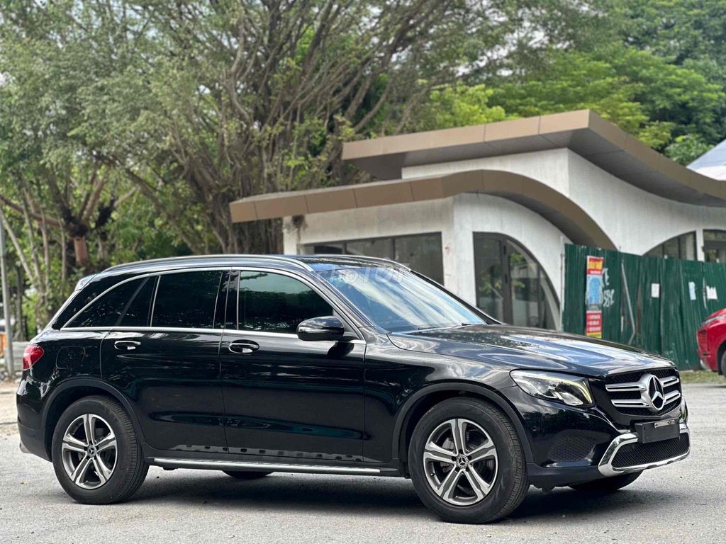 Mercedes Benz GLC200 sx 2018 màu đen. Mua bán Ô tô tại Quận Cầu Giấy Hà Nội được đăng bởi Cao Quý hình 2