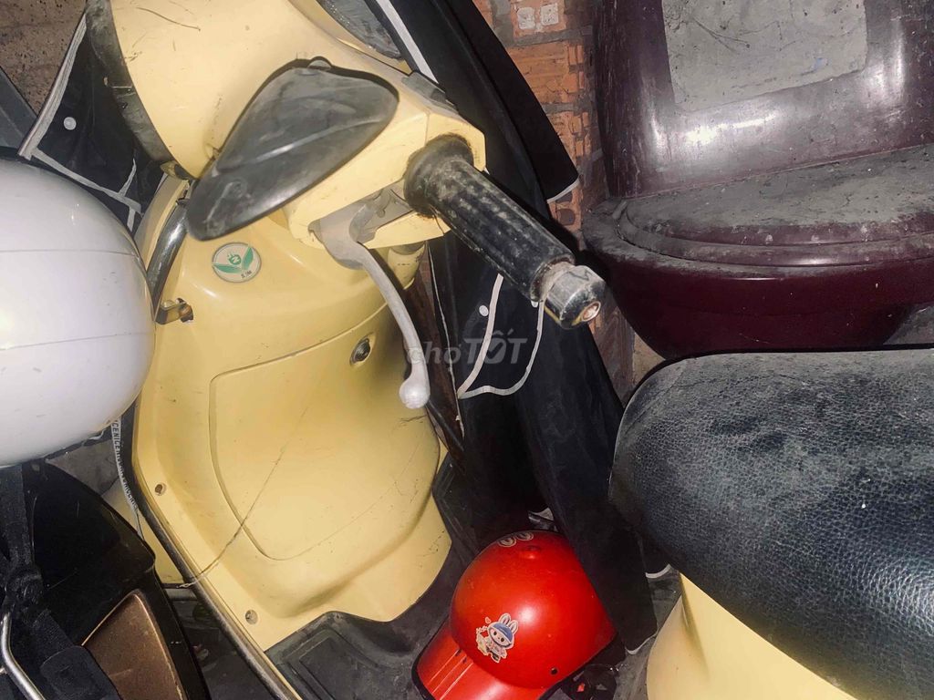 SYM Attila 2010 màu Vàng. Mua bán Xe máy tại Quận 6 Tp Hồ Chí Minh được đăng bởi Nguyễn Thương hình 2