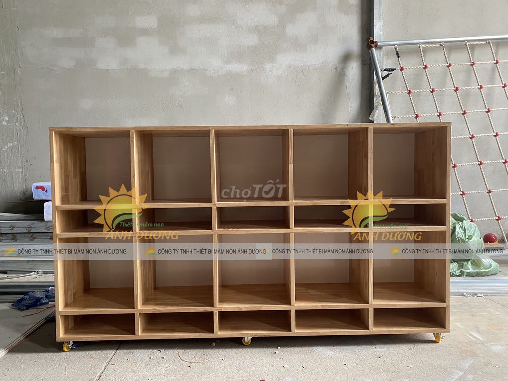 Tủ kệ gỗ mầm non cho trẻ nhỏ sử dụng. Mua bán Tủ, kệ gia đình tại Thành phố Long Xuyên An Giang được đăng bởi Công ty TNHH Thiết Bị Mầm Non Ánh Dương hình 1