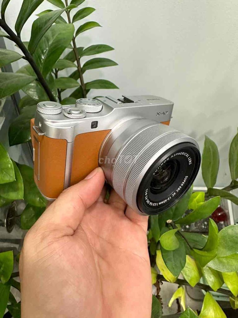 Máy ảnh FUJI XA7 kèm lens kit 15-45 ngoại hình đẹp