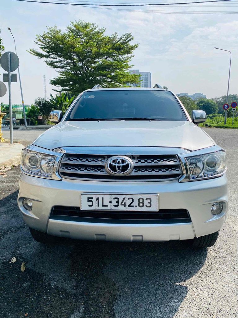 Toyota Fortuner 2010 2.7V 4x4AT 2 cầu xe đẹp