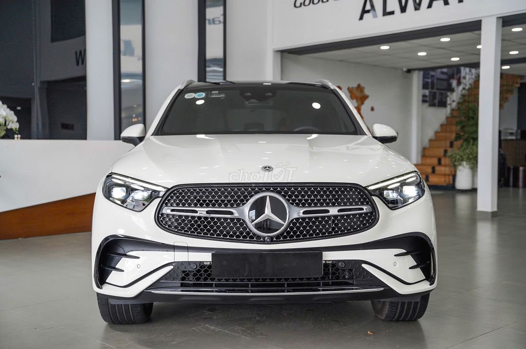 Mercedes Benz GLC300 2023  - 25800 km