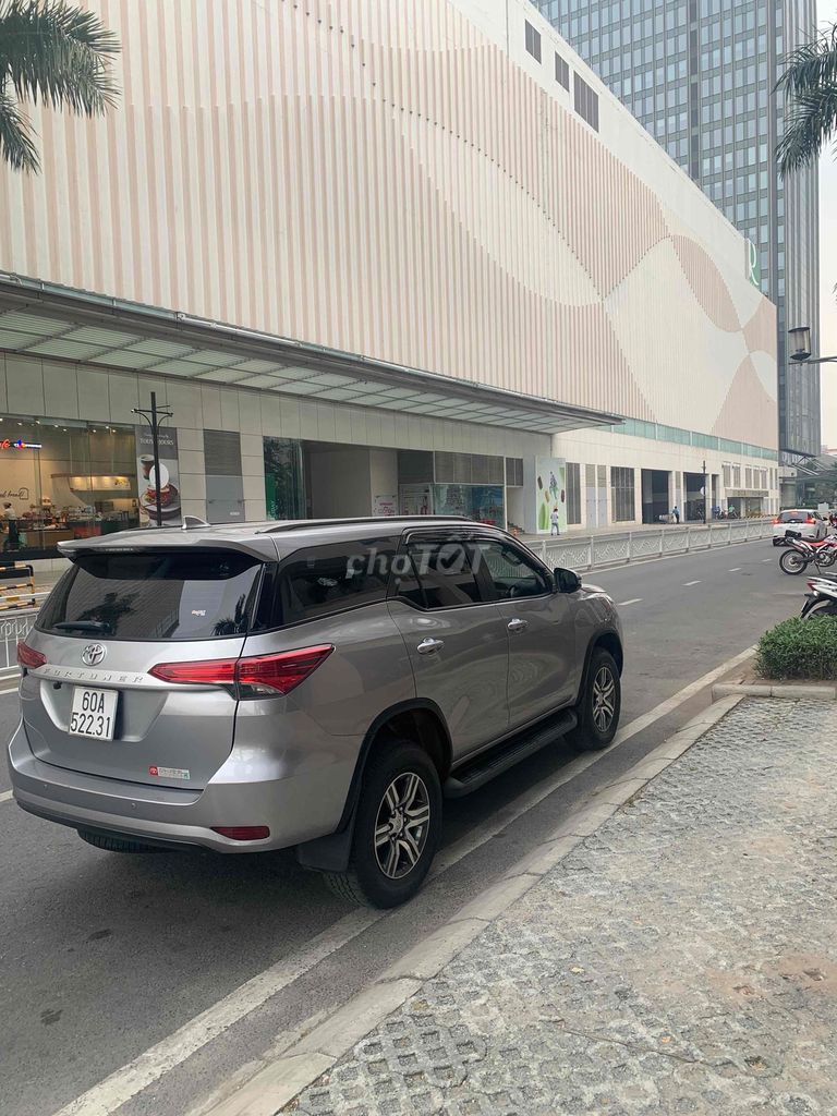 Toyota Fortuner 2018, дизель, механика, серебристый