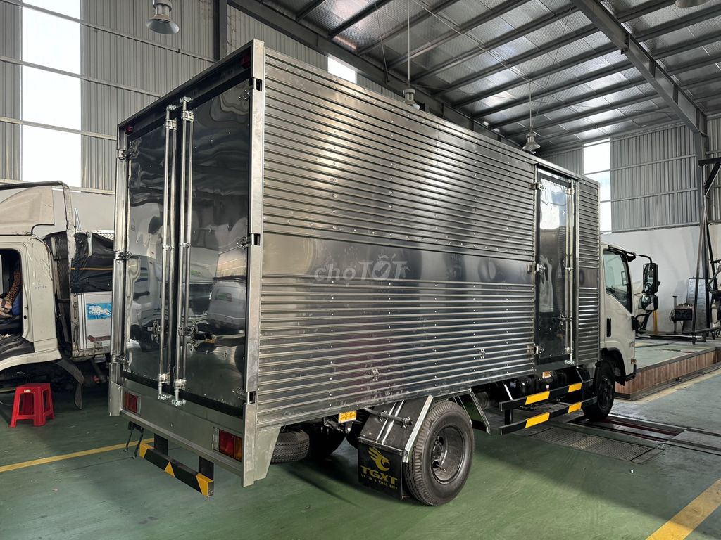Xe Tải ISUZU 1T9 Thùng Kín 4m3 EROU5 Mới 2025 Góp. Mua bán Xe tải, xe ben tại Thành phố Thuận An Bình Dương được đăng bởi Xe Tải 24H hình 2