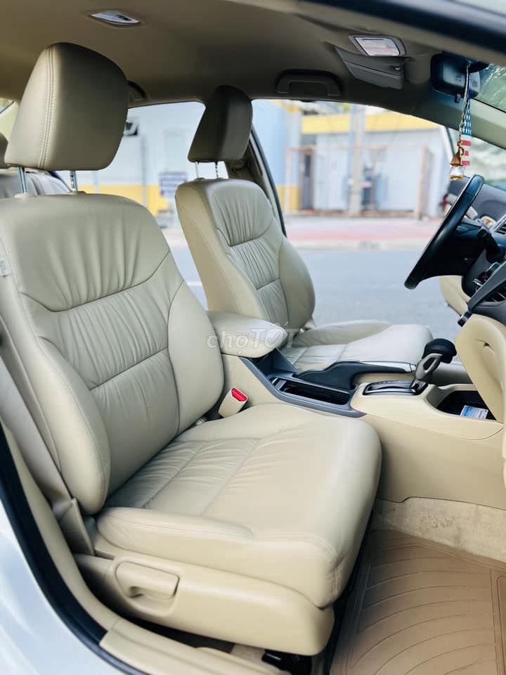 Honda Civic 1.8AT 2014 màu trắng. Mua bán Ô tô tại Quận 12 Tp Hồ Chí Minh được đăng bởi Quang hình 8