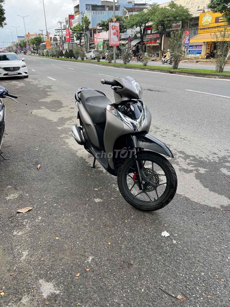 Honda SH Mode 2019 ABS Xám. Mua bán Xe máy tại Quận Liên Chiểu Đà Nẵng được đăng bởi Quoc Hung hình 1