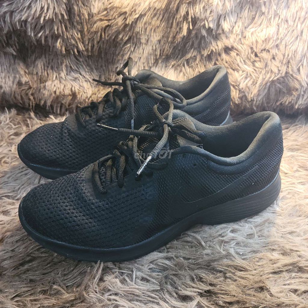 Nike chạy bộ full đen size 42