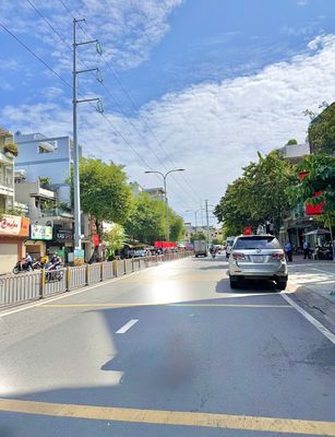 Quận 11, 1 căn ra mặt tiền Minh Phụng, 45m2, 2 tầng mới đẹp, . 6,79 tỷ