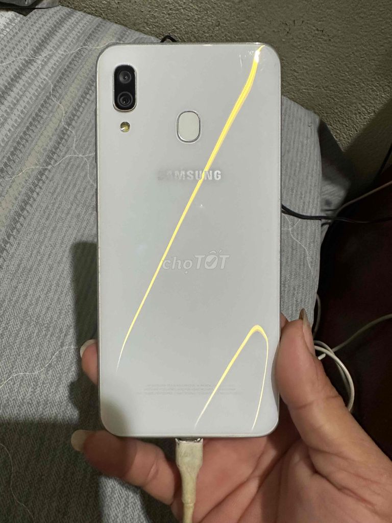 Samsung Galaxy A30 Trắng Như mới 99%. Mua bán Điện thoại tại Quận Cẩm Lệ Đà Nẵng được đăng bởi Trang hình 1