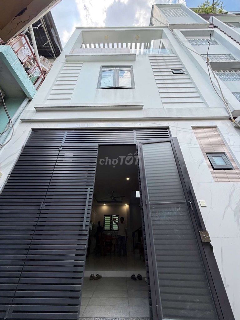 Nhà 3 tầng hẻm.xe hơi Lý Thường Kiệt, Dt 5x8,2. Ngay ngã tư bảy hiền
