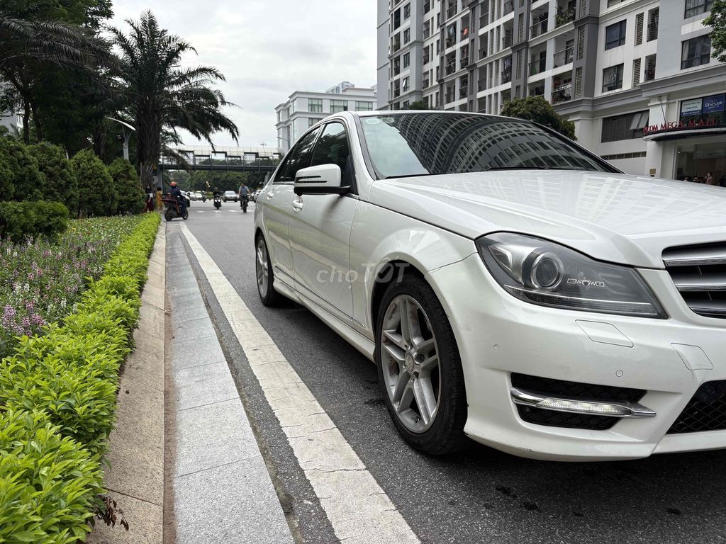 Mercedes Benz C Class 2012 C300 AMG - 90000 km. Mua bán Ô tô tại Quận Hai Bà Trưng Hà Nội được đăng bởi Bùi hiển hình 6