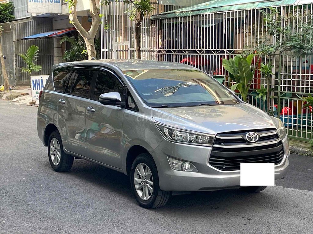 Toyota Innova 2019 Механика Серебристый 90000 км