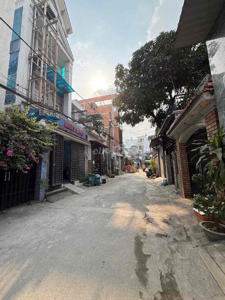 Bán khách sạn 12 phòng 1/ lê văn khương quận 12 Đường Lê Văn Khương, Phường Tân Thới Hiệp, Quận 12, Tp Hồ Chí Minh Quận 12 Tp Hồ Chí Minh