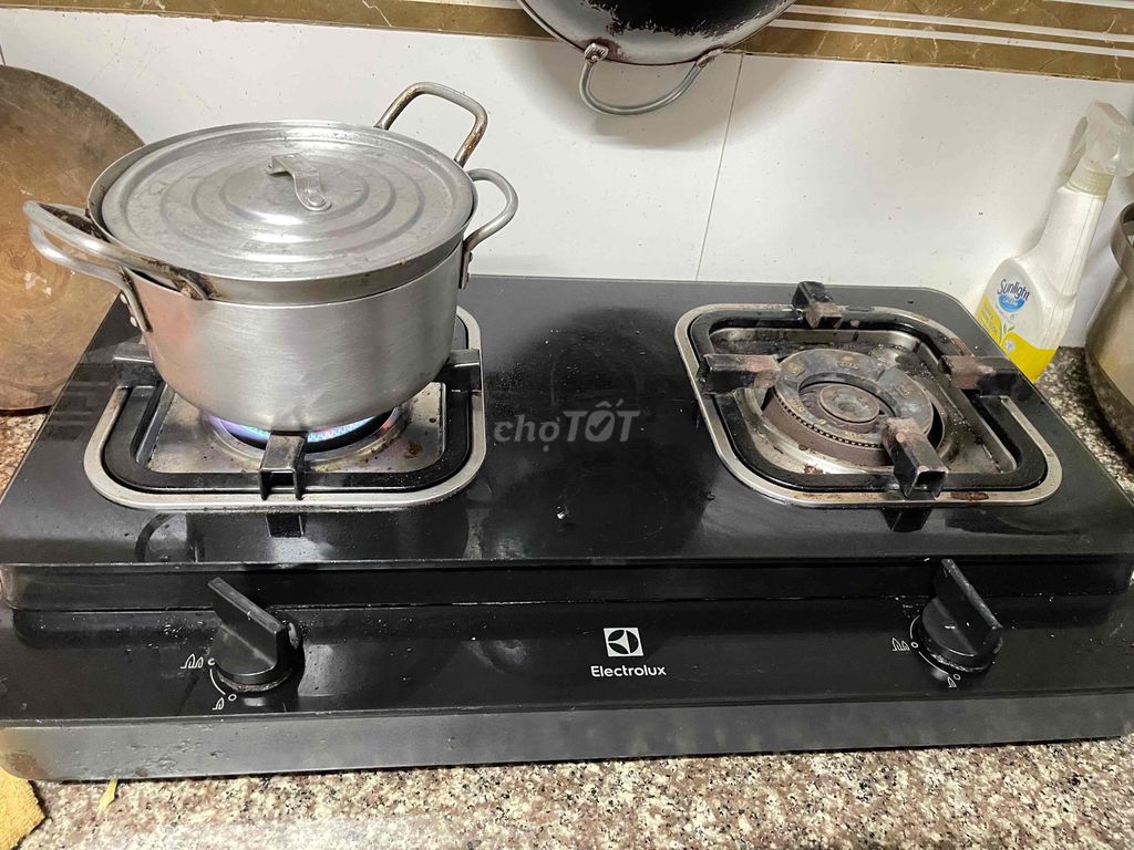 Bếp ga Electrolux Kính cường lực Đen. Mua bán Bếp, lò, đồ điện nhà bếp tại Thành phố Thuận An Bình Dương được đăng bởi Tường Vi hình 1