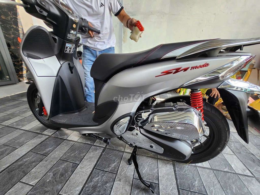 Honda SH Mode ABS 2025 серый серебристый 3500 км