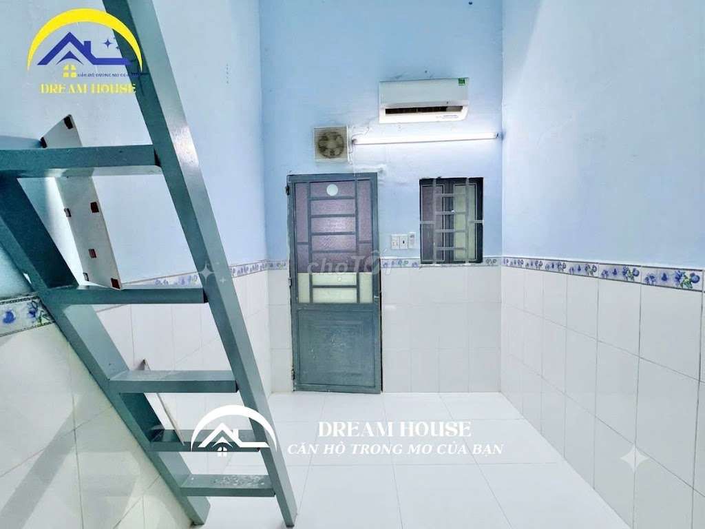 Совершенно новая комната в супер-свежих синих тонах