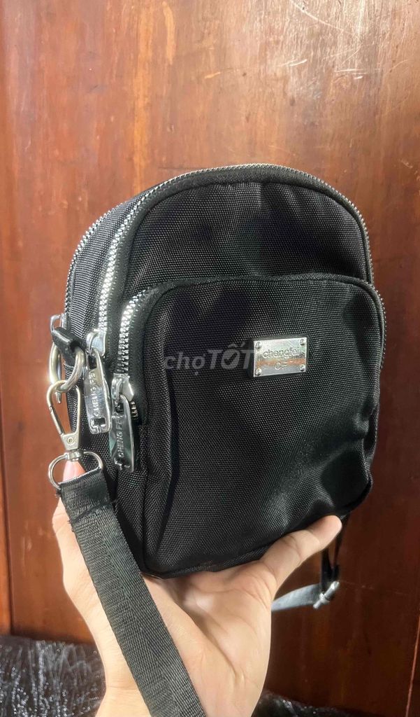 Túi đeo chéo Unisex Vải Đen Đã sử dụng. Mua bán Túi xách tại Thành phố Châu Đốc An Giang được đăng bởi Lê Bình Cầm Đồ 2 hình 1