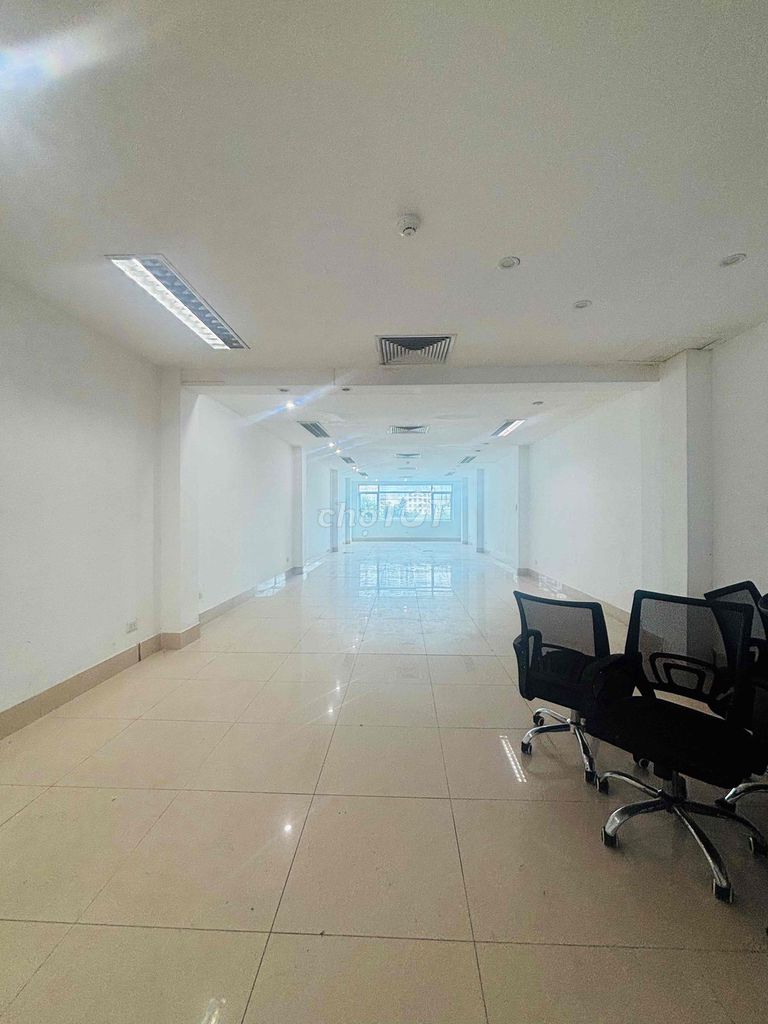 Cho thuê sàn văn phòng Hoàng Quốc Việt 120m2 giá 16tr/th