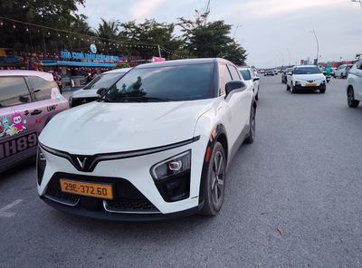 Vinfast Vf7 siêu lướt 2025 sạc không giới hạn km