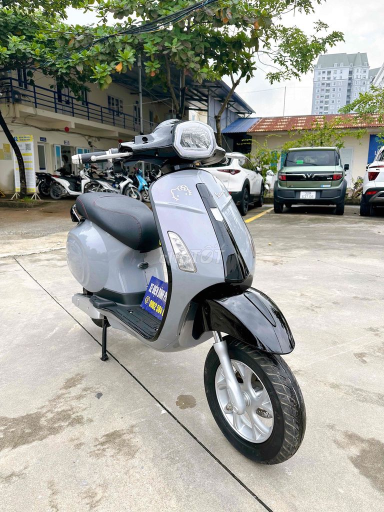 Электроскутер Vespa AQ2026 серо-розовый gtdd