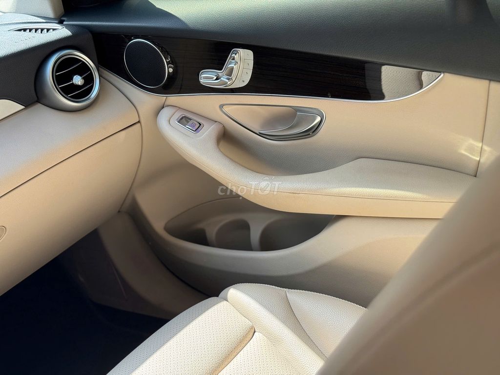 Mercedes Benz GLC200 2022 Siêu Mới. Mua bán Ô tô tại Quận Thanh Xuân Hà Nội được đăng bởi Nguyễn Tuấn Hoàng hình 19