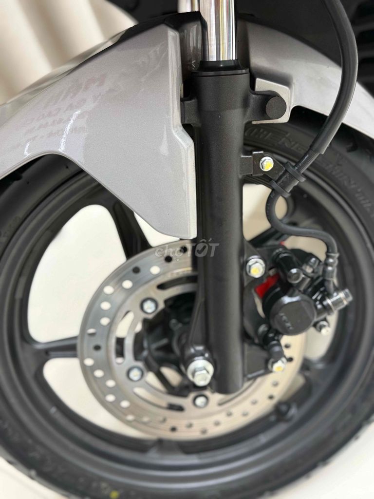Honda Air Blade 2025 Bạc. Mua bán Xe máy tại Quận Thanh Khê Đà Nẵng được đăng bởi THẾ MẪN CHUYÊN XE LƯỚT CÓ BÁN TRẢ GÓP  hình 8