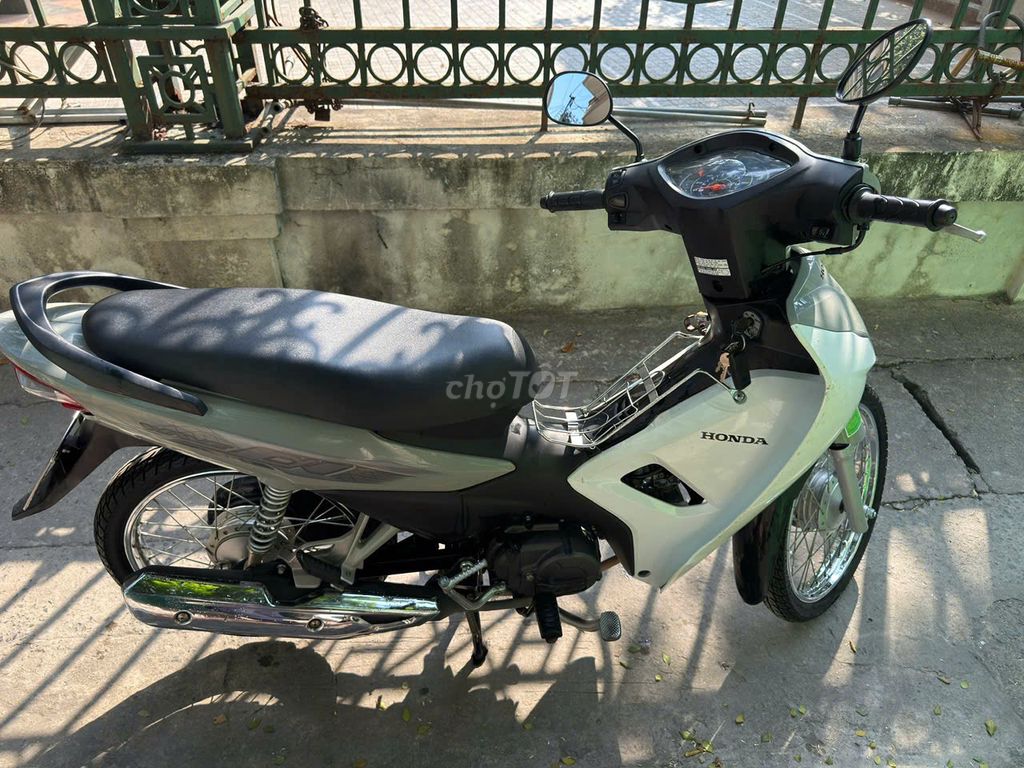 Honda Wave 110 Hoài cổ Trắng xám. Mua bán Xe máy tại Quận Hoàng Mai Hà Nội được đăng bởi Trần Quang hình 1