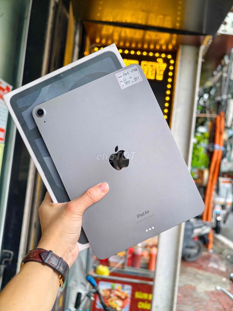 iPad Air 5 Wifi 64GB Fullbox zin nguyên bản. Mua bán Máy tính bảng tại Quận Đống Đa Hà Nội được đăng bởi Lâm Bảo Tuyên hình 1