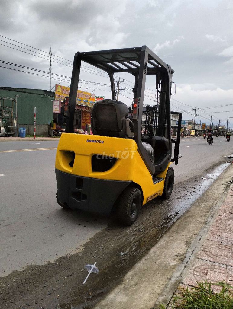 Komatsu 1,5t  ,nâng cao 4,5m, số sàn