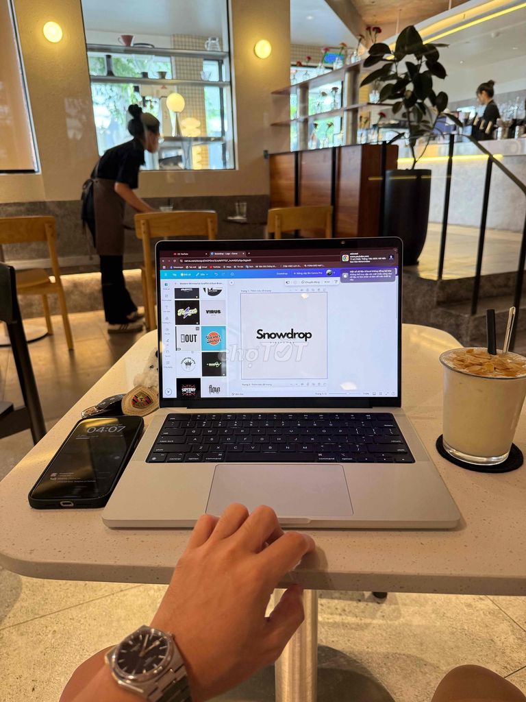 Macbook Pro M4 Xạc Được Vài Lần Chỉ Dùng Nghe Nhac