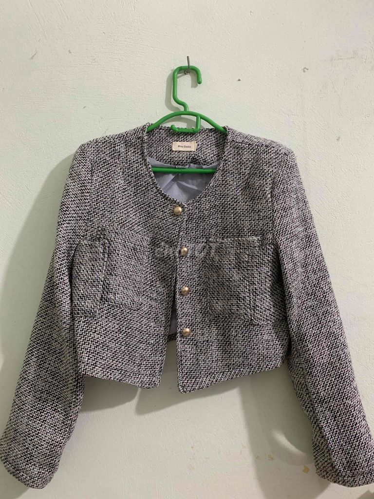 Áo khoác dạ kẻ crop top form tiểu thư. Mua bán Quần áo tại Quận Hà Đông Hà Nội được đăng bởi Tra Nguyen Huong hình 1