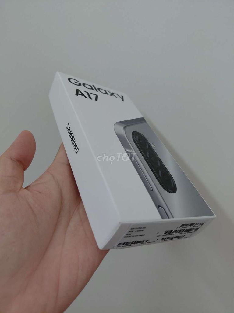 Samsung Galaxy A17 Mới 100%128G nguyên seal BH 12T. Mua bán Điện thoại tại Thành phố Huế Thừa Thiên Huế được đăng bởi Chuyên Hàng Công Ty hình 1