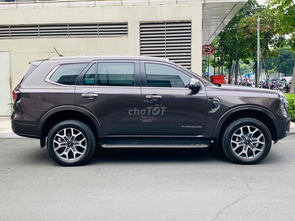 Xe Chất Ford Everest 2022 Hai Cầu Nét Đẹp Tại Ford