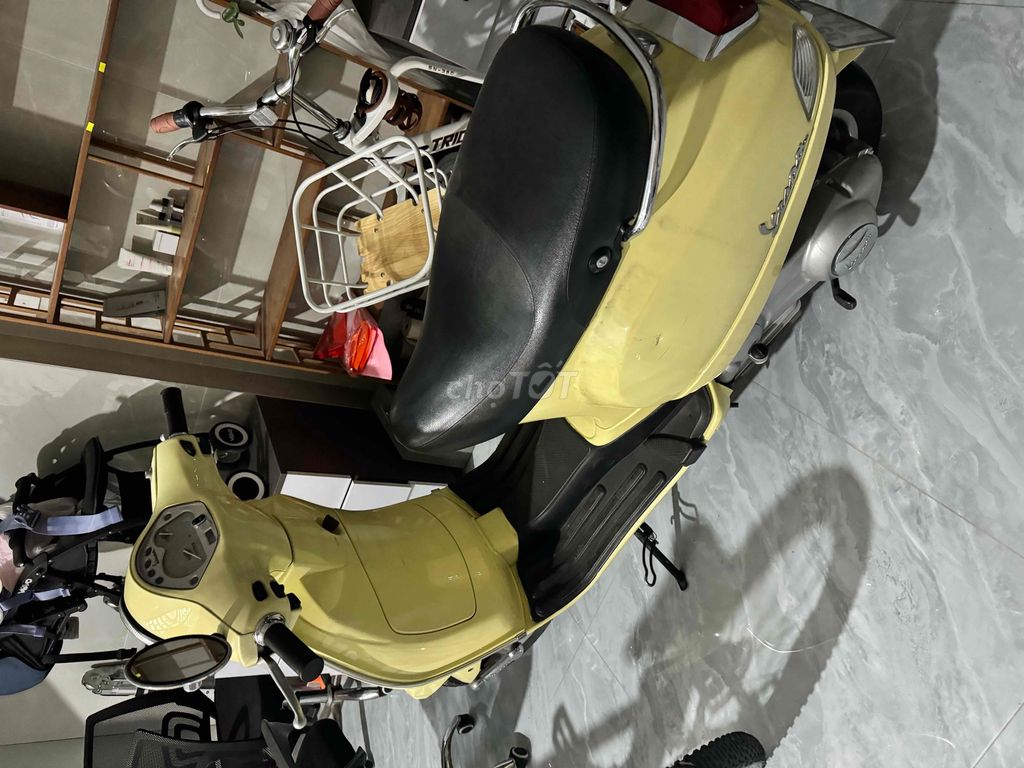 bán xe vespa vàng - bán rẻ 6tr có cavet đầy đủ