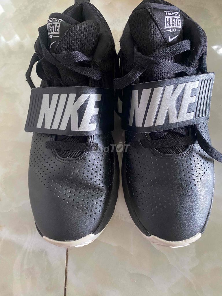 Giày thể thao Nike Team Hustle D8 Đen. Mua bán Giày dép tại Huyện Hồng Ngự Đồng Tháp được đăng bởi Gia Kỳ  hình 1