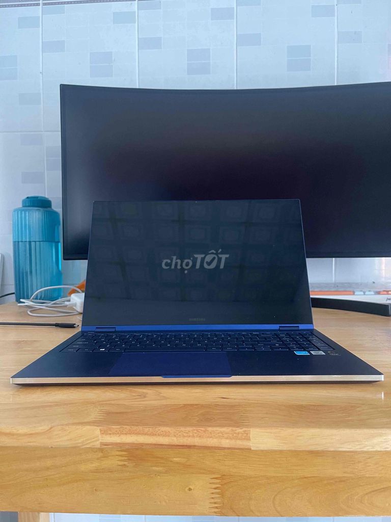 Samsung NP950QCG Xanh. Mua bán Laptop tại Huyện Gò Công Đông Tiền Giang được đăng bởi Trường  hình 1