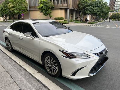 Lexus ES 2021 250 - 11000 km. Mua bán Ô tô tại Quận 10 Tp Hồ Chí Minh được đăng bởi nhân