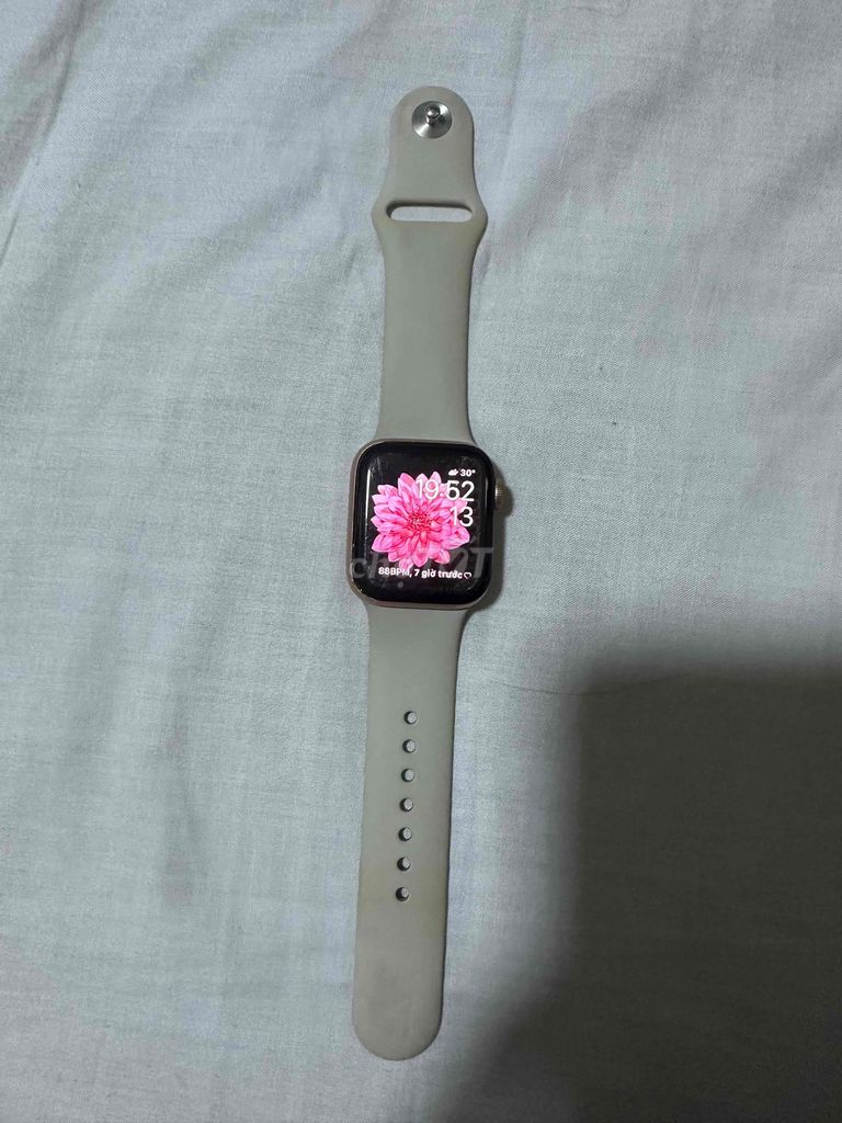 Apple Watch SE 40mm Vàng hồng Nữ. Mua bán Thiết bị đeo thông minh tại Quận Ngô Quyền Hải Phòng được đăng bởi Nga hình 1