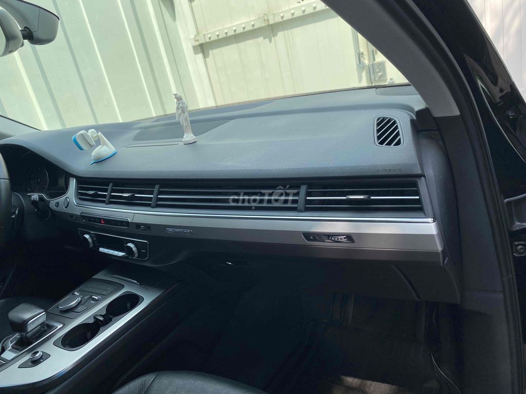Audi Q7 2016 Черный 27000 км