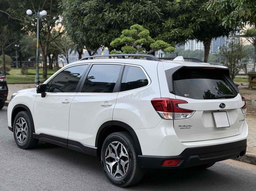 Subaru Forester 2.0i L 2019 Белый 95.000 км