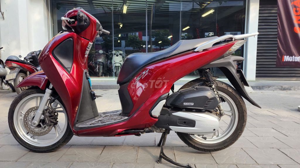 Xe Tay Ga SH 125 CBS 2018 màu đỏ. Mua bán Xe máy tại Quận Cầu Giấy Hà Nội được đăng bởi iMotorbike Hà Nội hình 3