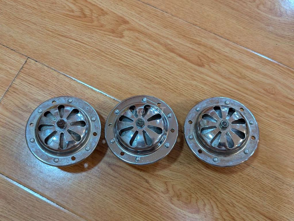 Kèn zin cho Vespa cổ hàng Tây về đẹp hiếm. Mua bán Phụ tùng xe tại Quận 7 Tp Hồ Chí Minh được đăng bởi Nguyễn hình 4