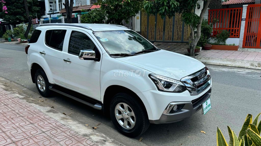 Isuzu Mu X 1.9MT đk 05/2022. sx 2021. nhập Thái